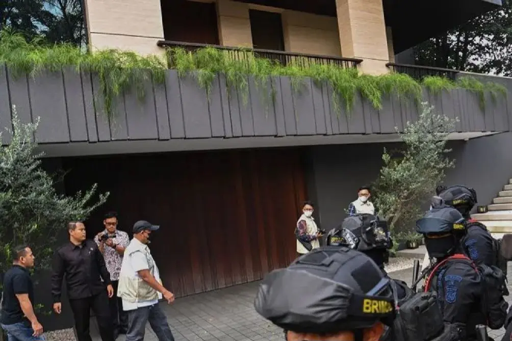 KPK Melakukan Pengecekan Kediaman Mantan Wakil Menteri Imigrasi Silmy Karim